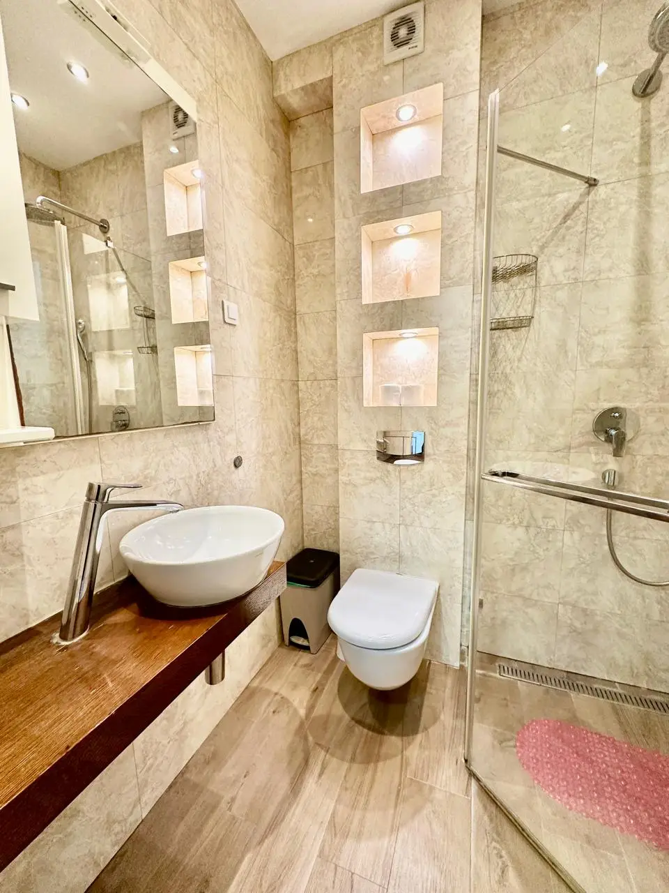 Luxury Suite 4 photo 15